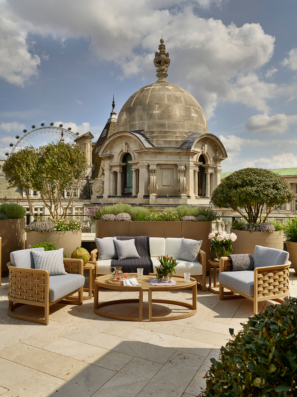 The OWO penthouse designed by Winch Photography by Darren Chung